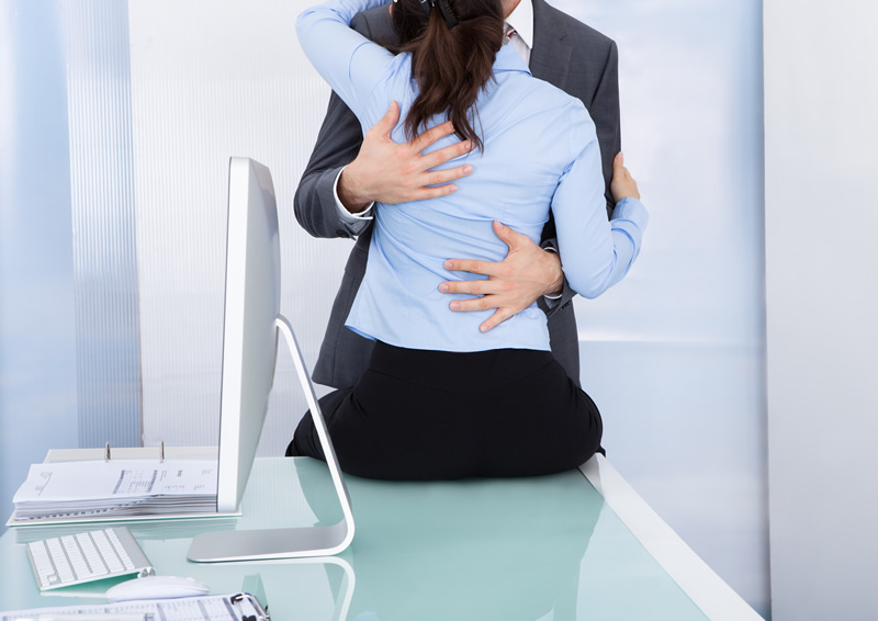 人はなぜ職場で不倫するのか?